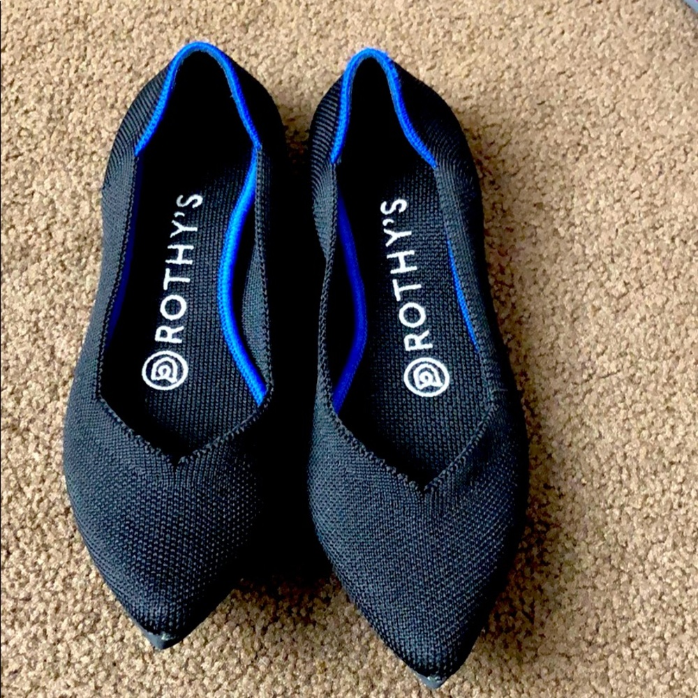 Women’s Rothy pointed toe flats. Size 5